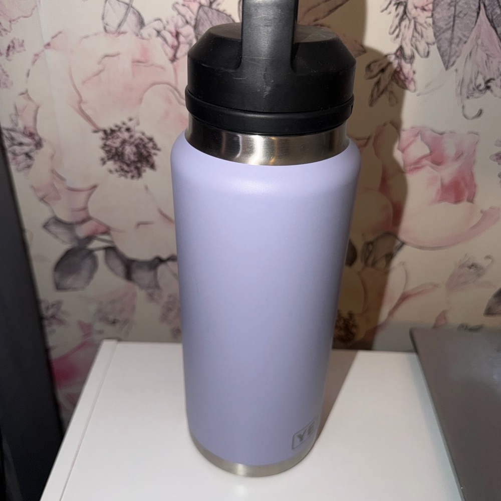 YETI Lavender Insulated Chug Cap Water Bottle - Picture 5 of 7